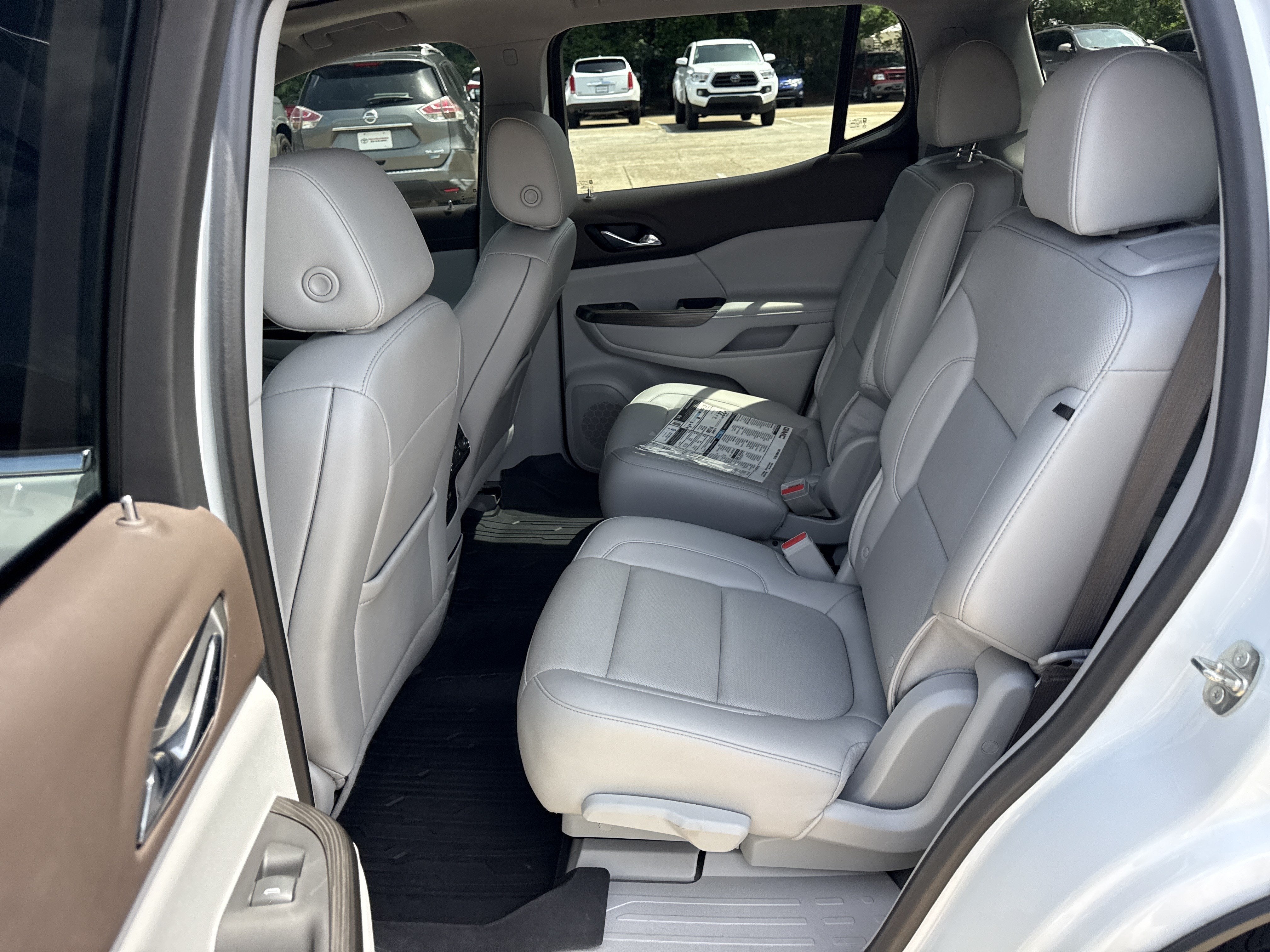 2022 GMC Acadia SLT