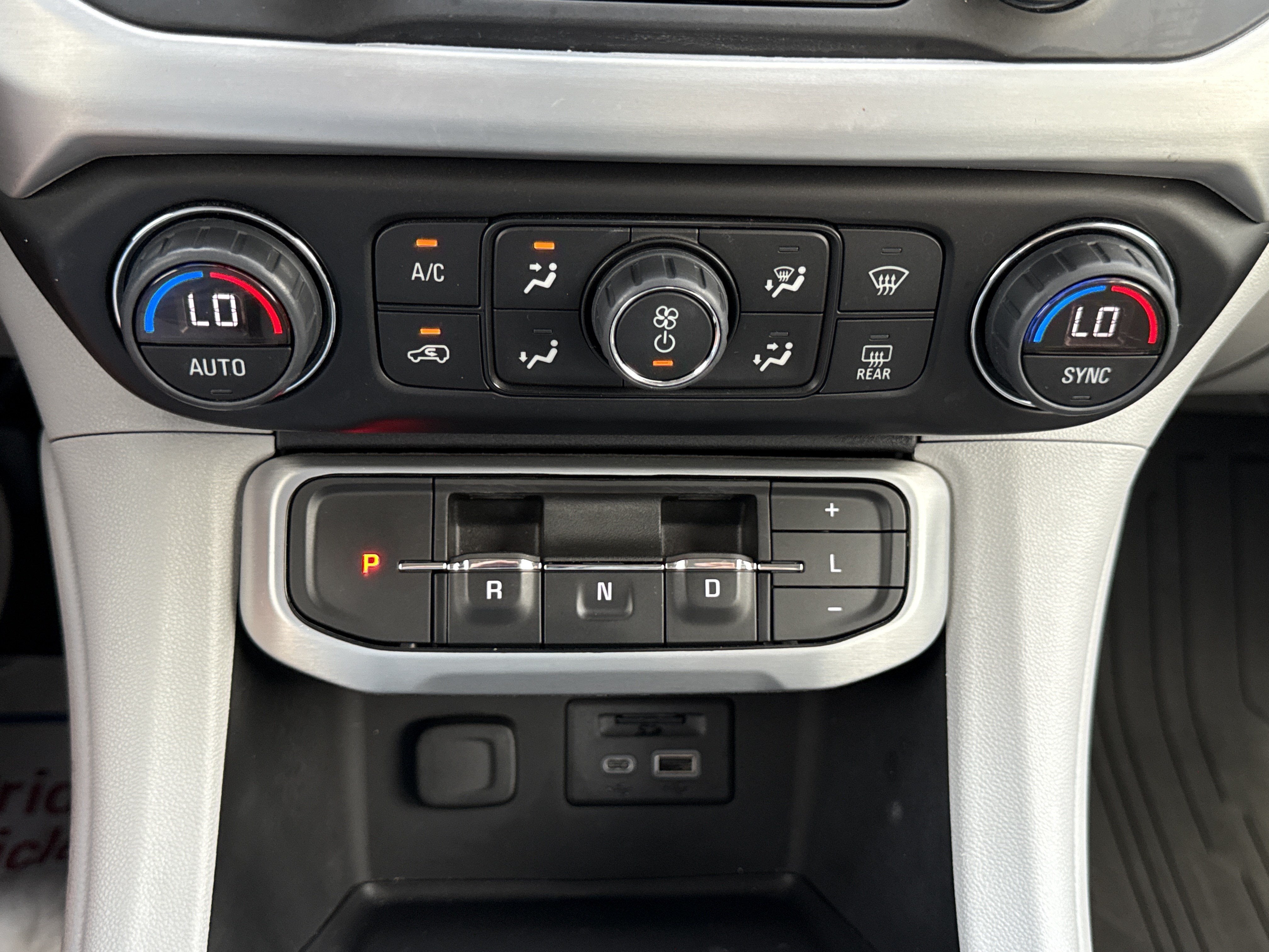 2022 GMC Acadia SLT