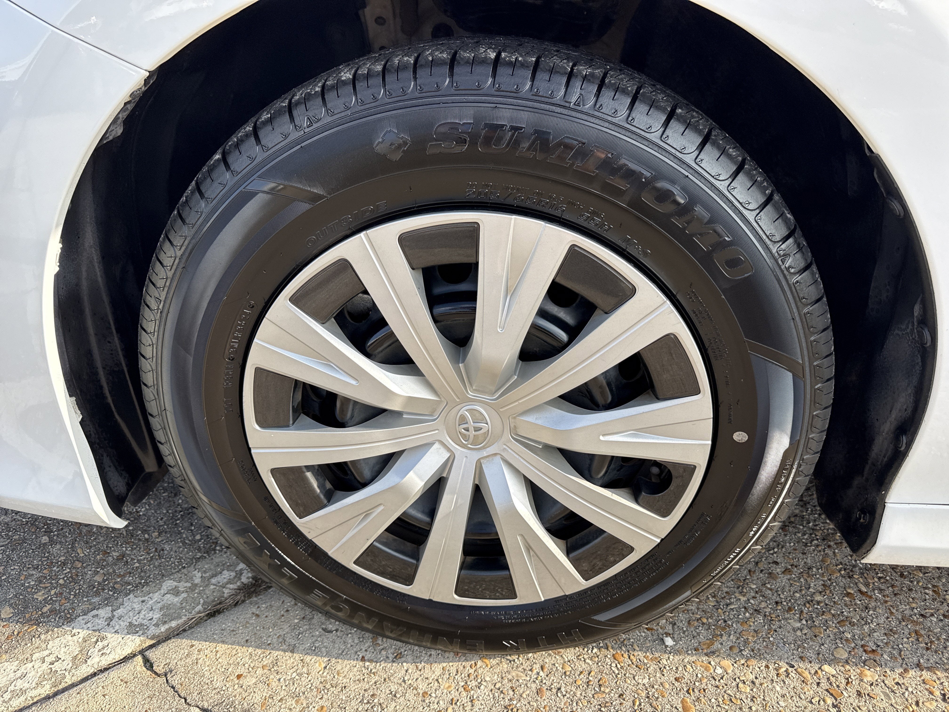 2022 Toyota Camry Hybrid LE