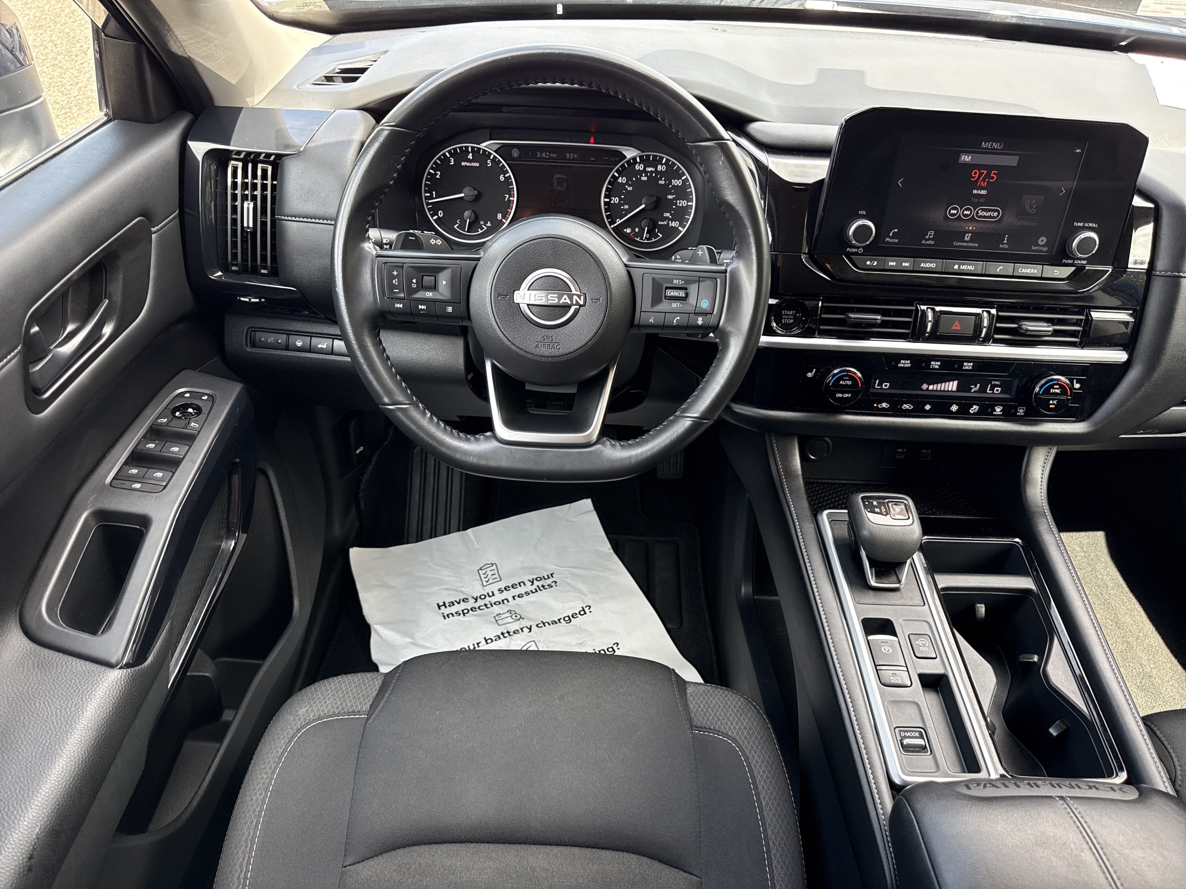 2025 Nissan Pathfinder SV