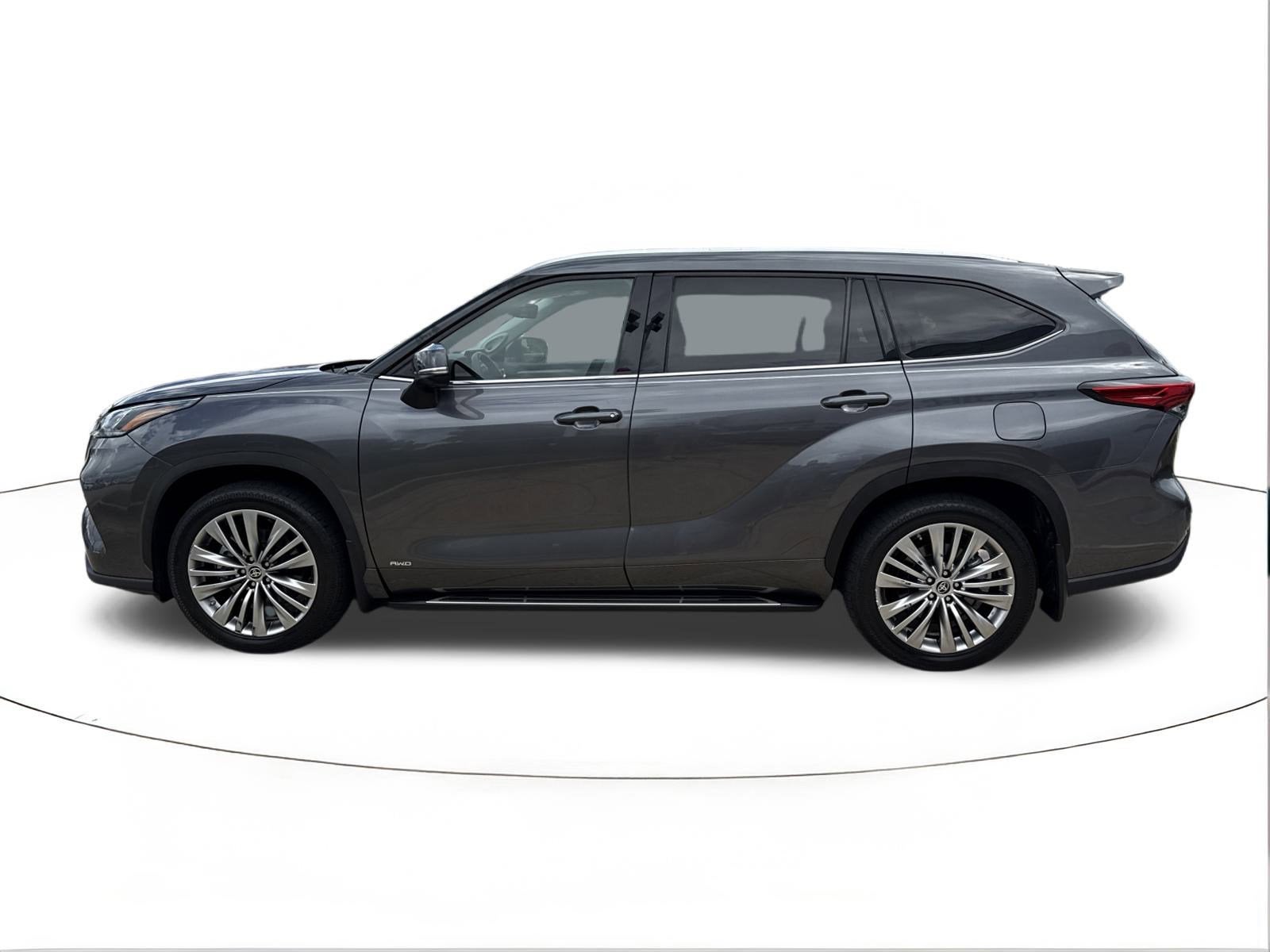 2022 Toyota Highlander Hybrid Platinum