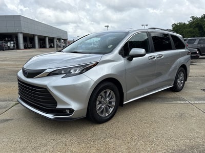 2025 Toyota Sienna Base
