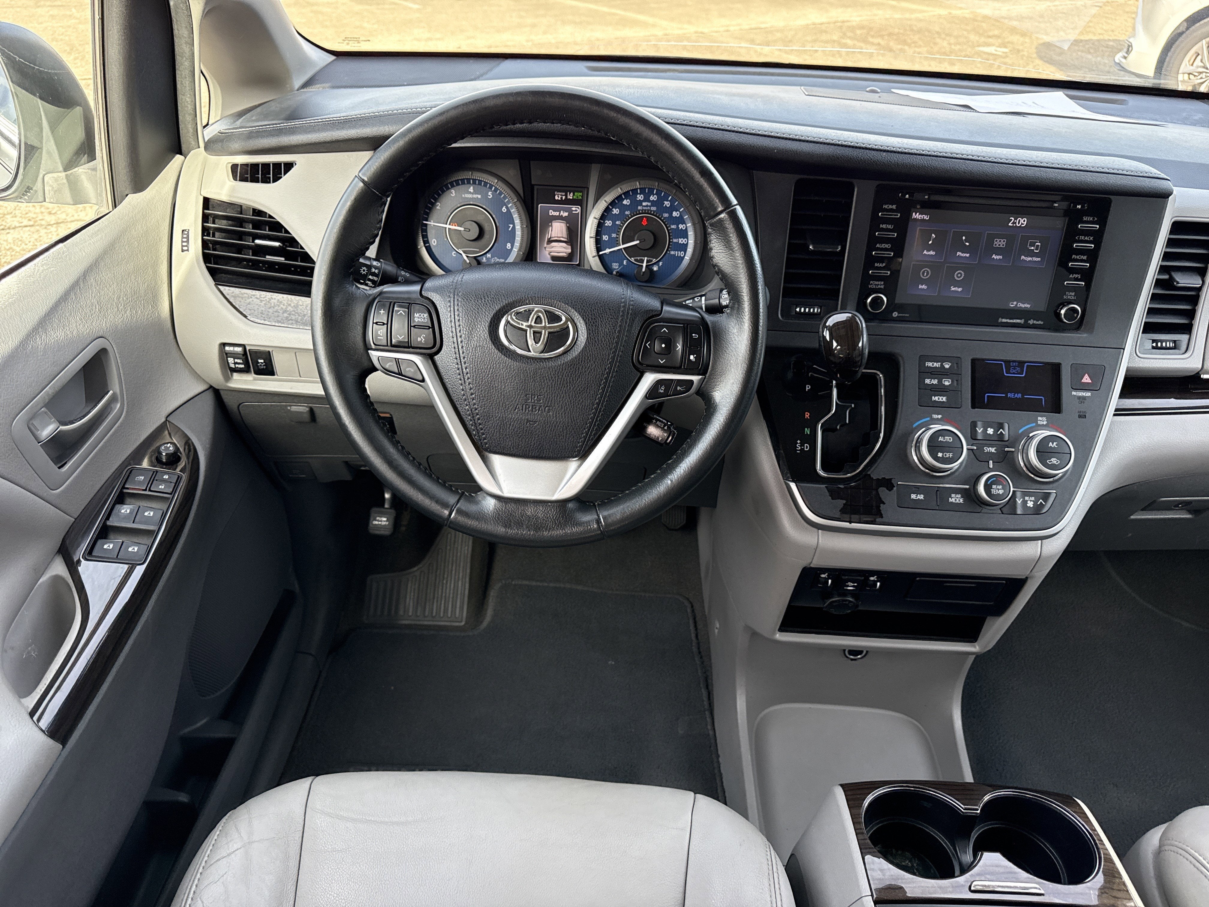 2020 Toyota Sienna XLE Premium