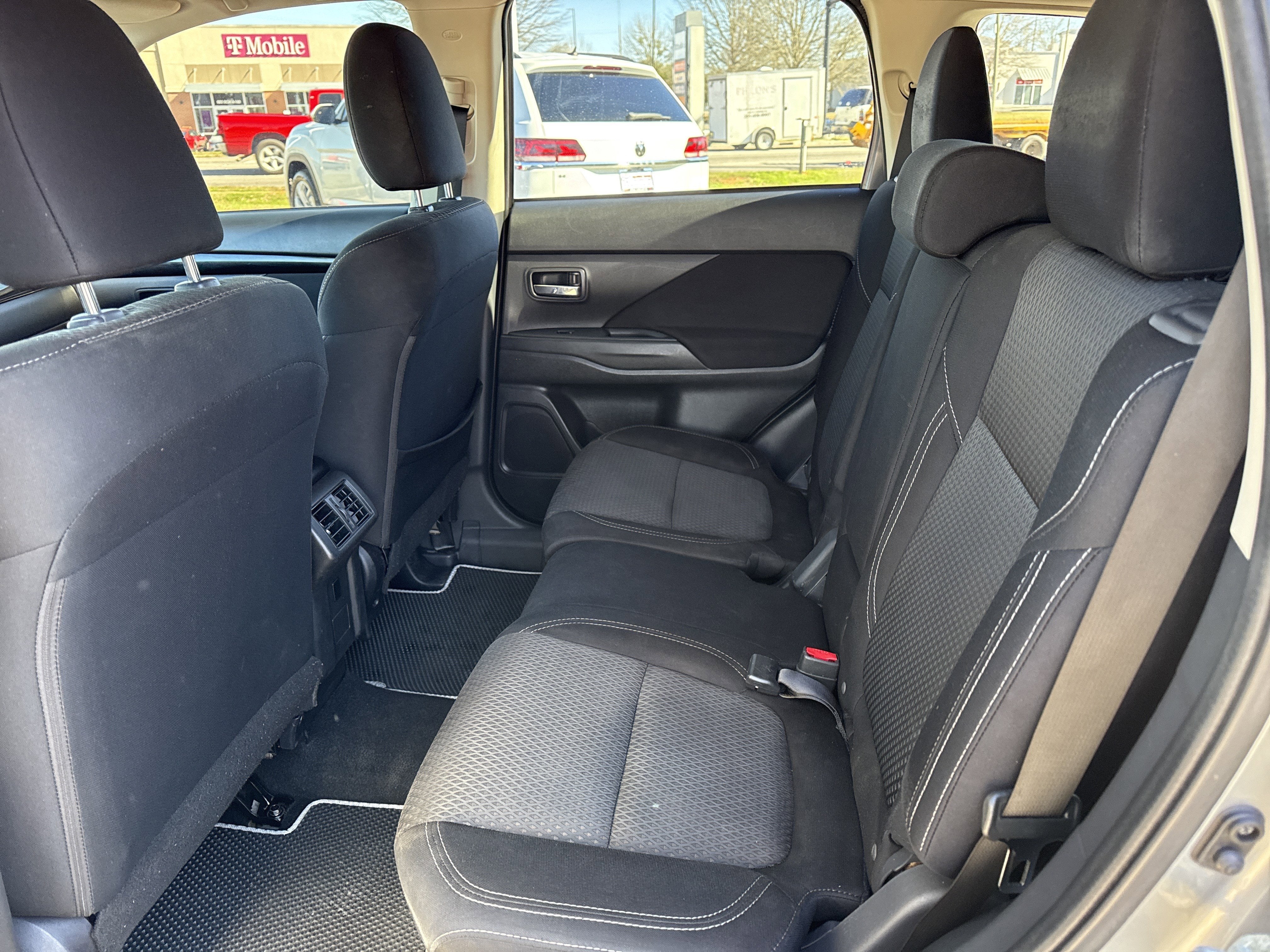 2020 Mitsubishi Outlander ES