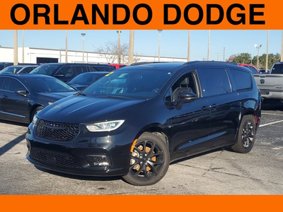 Pre-Owned 2022 Chrysler Pacifica Touring L Minivan
